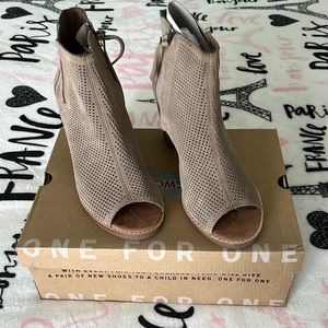 Ladies Toms Majorca Peep Toe Stucco Suede size 7